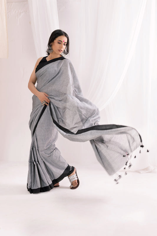 Pure Mul Cotton Handloom Contrast Color Border Saree - Grey/Black